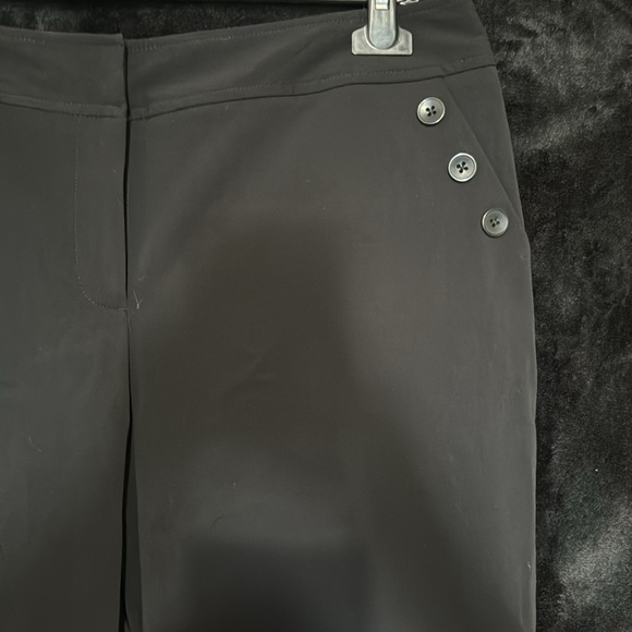 Apt.9 short - Picture 2 of 6